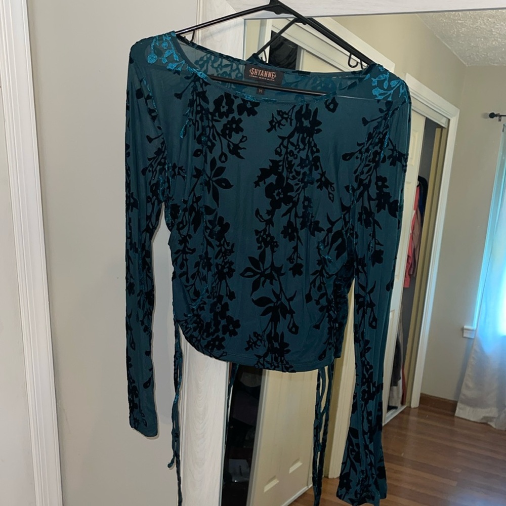 Velvet floral longsleeve